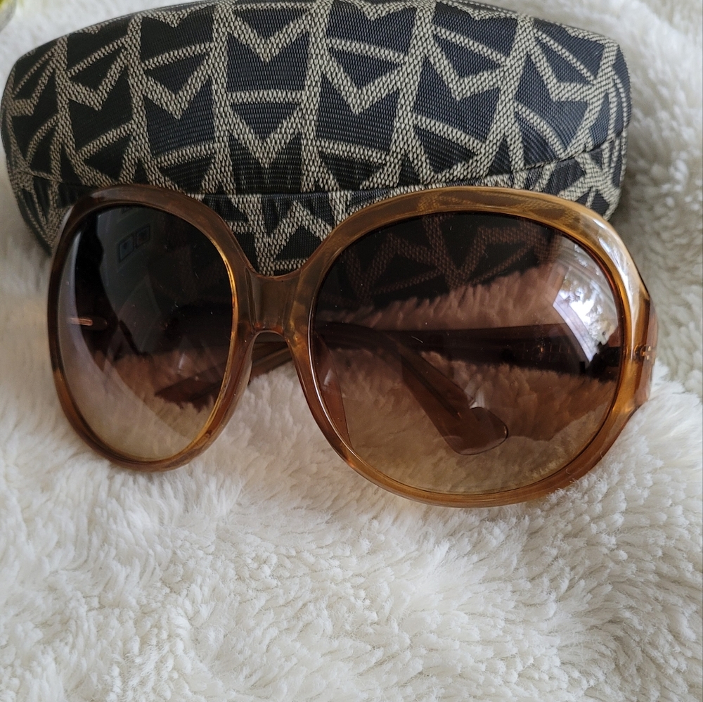 Michael Kors Sunglasses - Picture 2 of 3